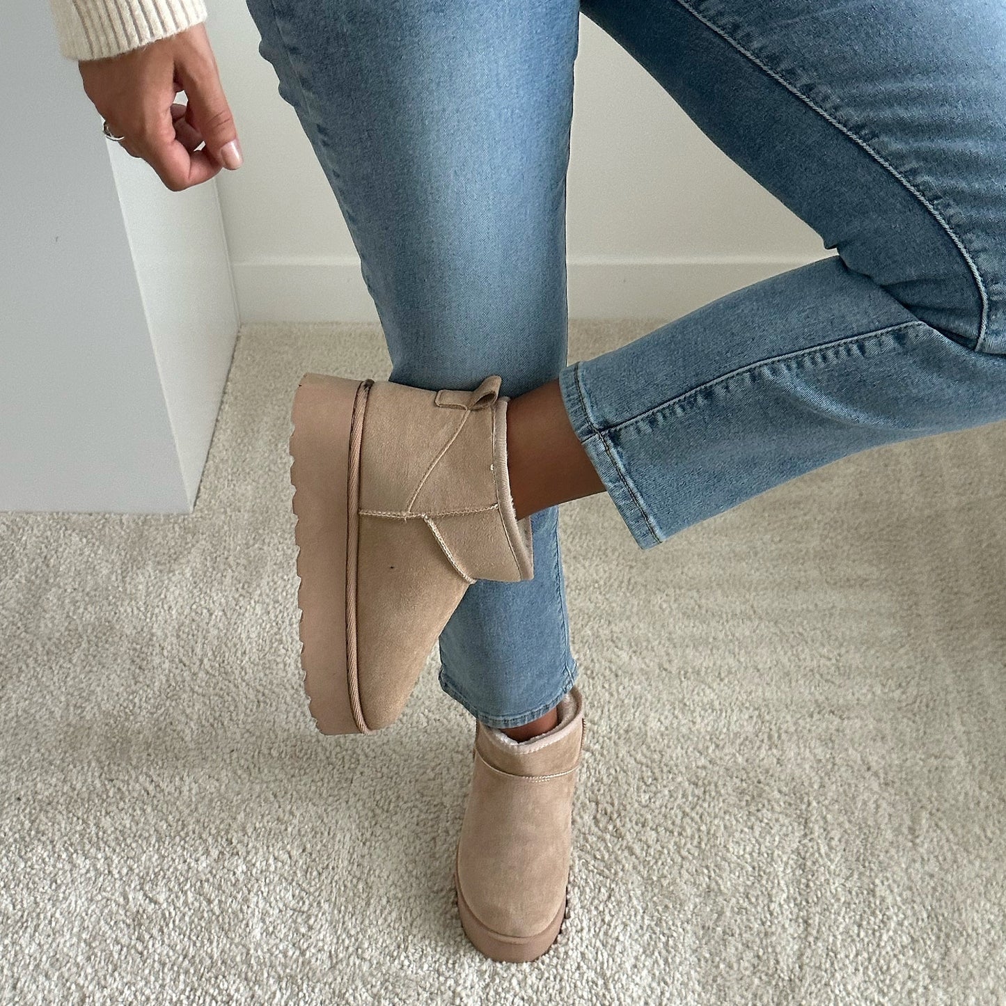 Botine confortabile și elegante pentru o plimbare fără oboseală