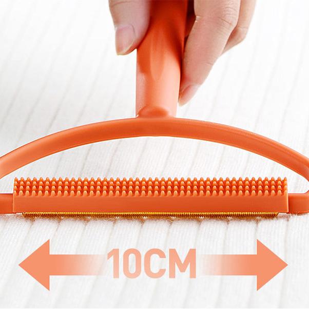 מעלים את שערות בעלי החיים במעבר אחד